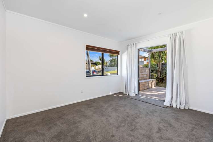 1/19 Seaview Road Castor Bay_11