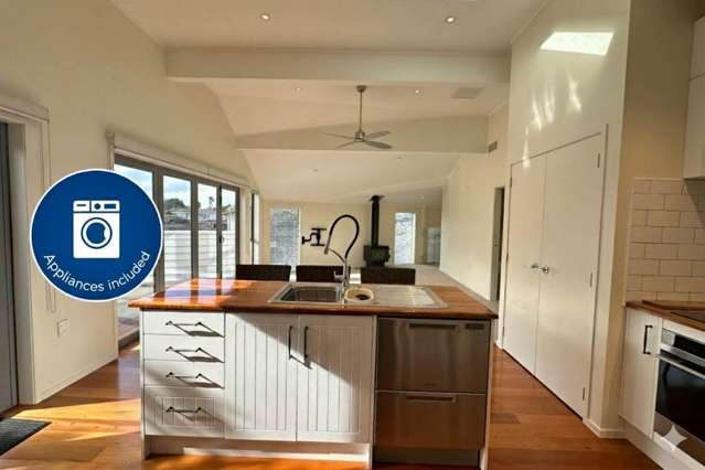 Two bedroom plus a study in Sunnyhills