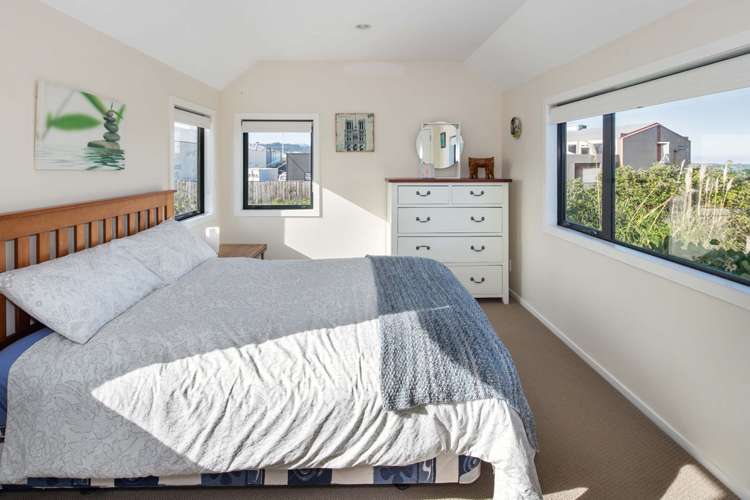 83a Apu Crescent Lyall Bay_10