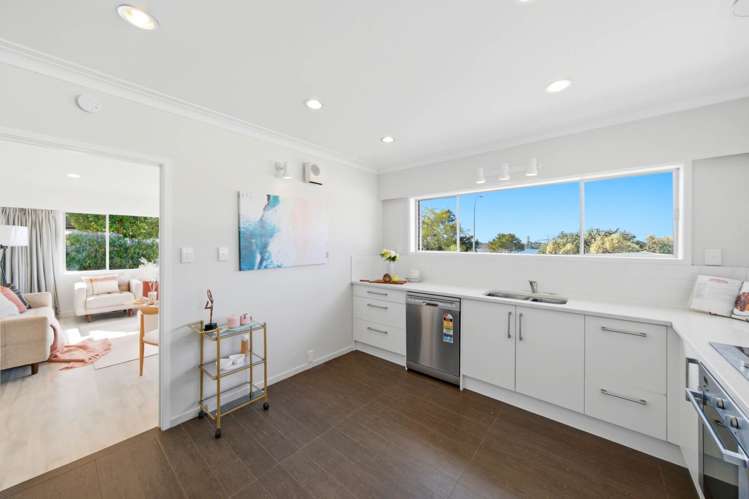 2/34 Lake View Road Takapuna_10