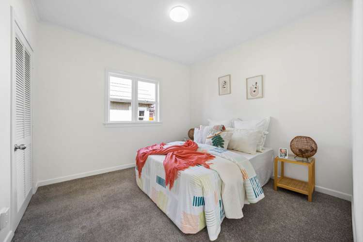 67 Golf Road New Lynn_13