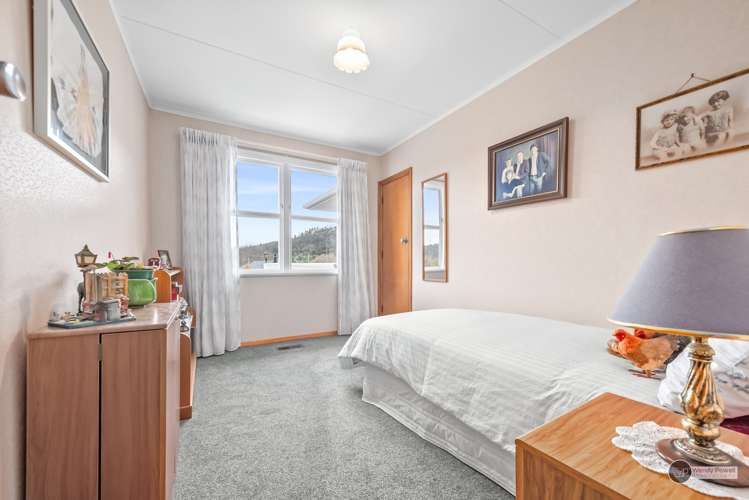 37 Dalton Grove Stokes Valley_13