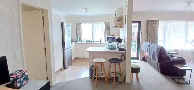 6/11 McKee Ave 1064_7