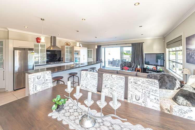 4 Lithgow Drive Otamatea_2