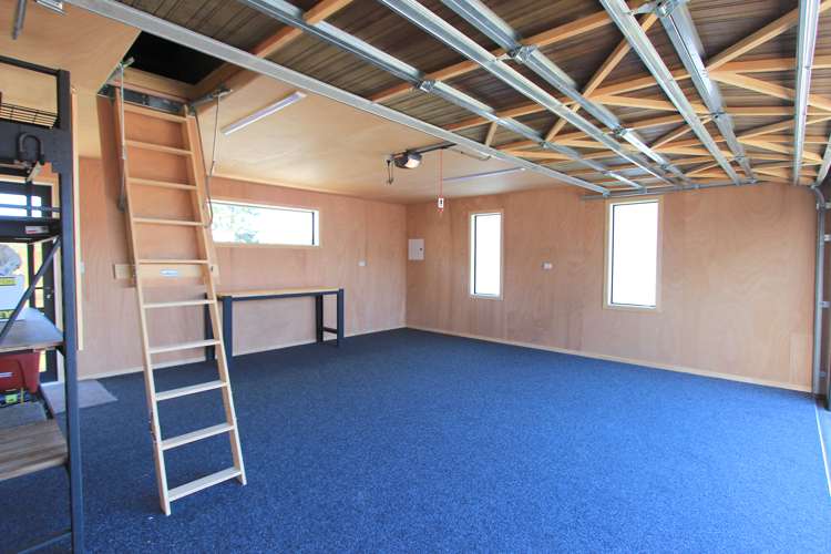 3 Hurricane Way Burleigh_17