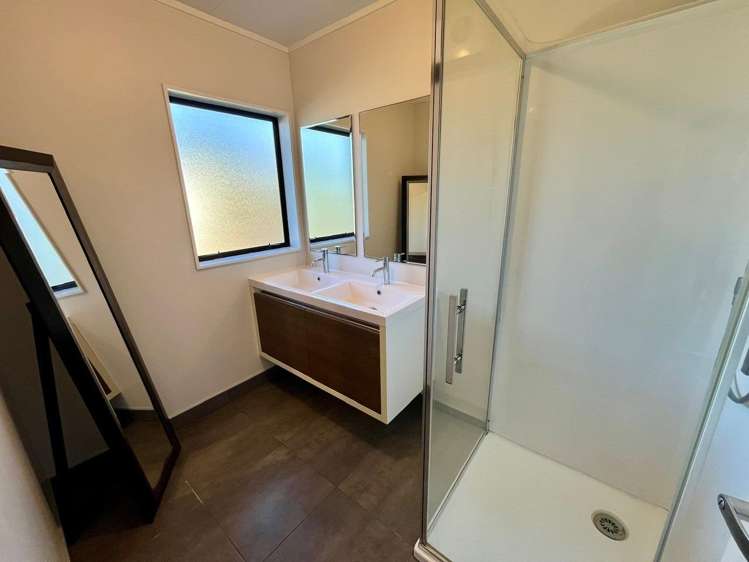 1 John Webster Place Glen Eden_5