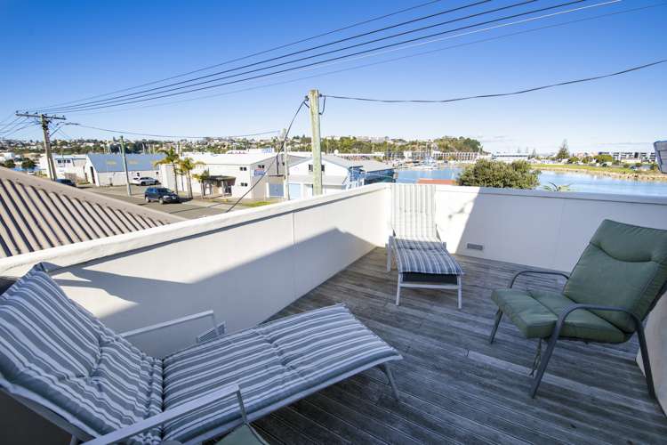 2/15 Meeanee Quay Westshore_13