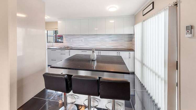 2/24 Norrie Smith Avenue Flat Bush_5