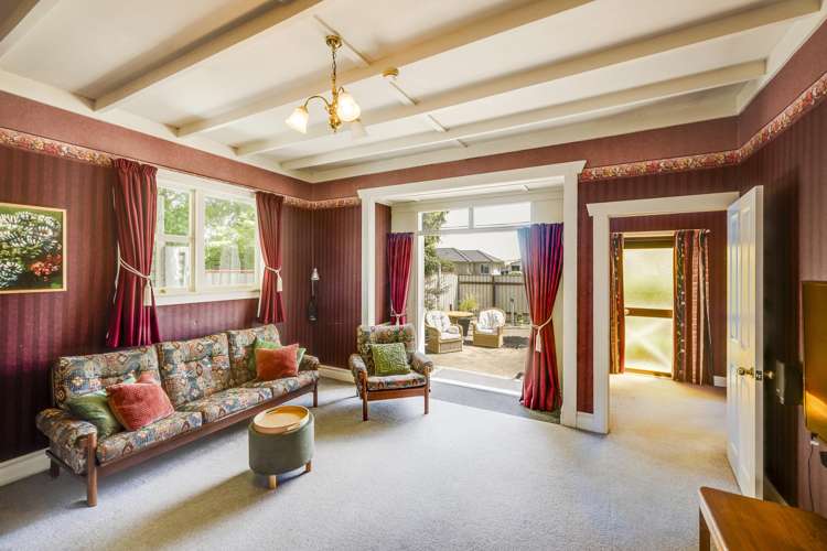 1209 Caroline Road Mayfair_2