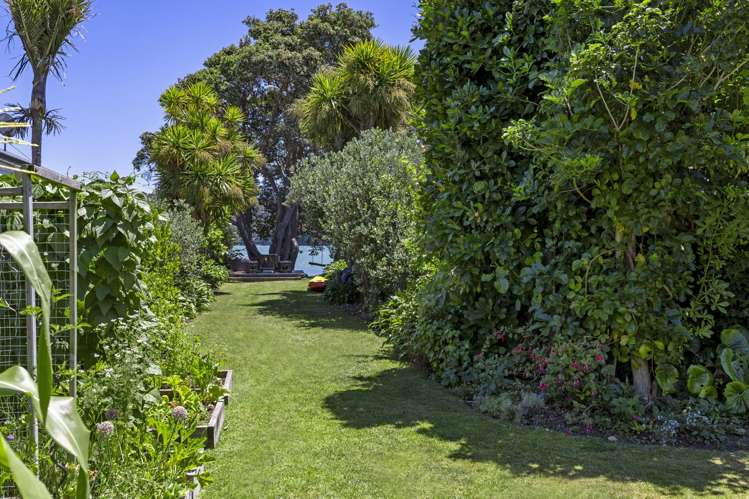 64 Wallis Street Raglan_44