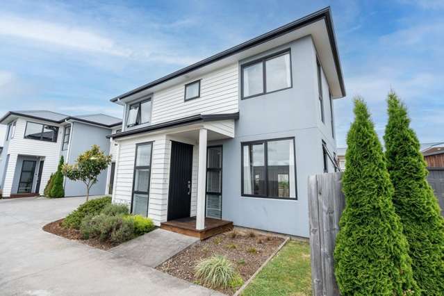 Spacious, 3-Bedrooms, Beautiful Home in Sought-After Hillcrest, Hamilton