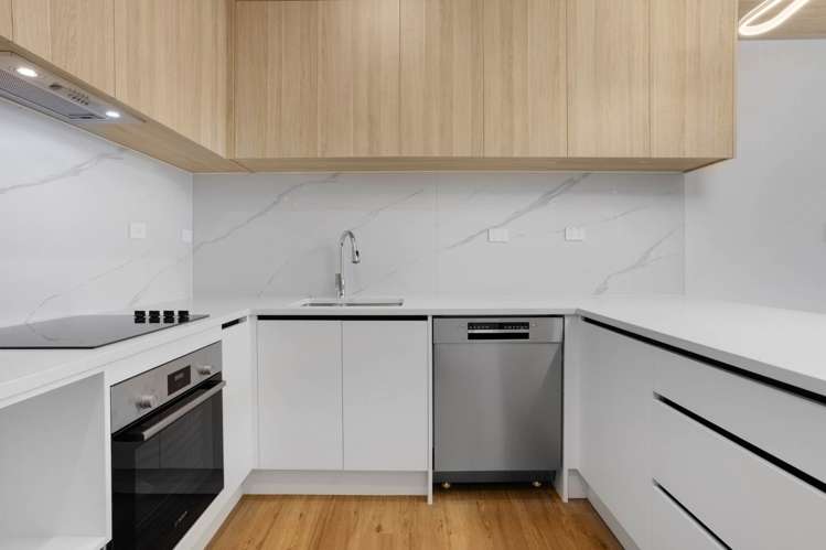 8/196 Royal Road Massey_14