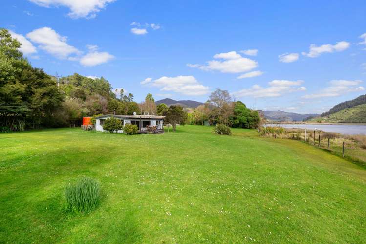 1755 Queen Charlotte Drive Queen Charlotte Sound_14