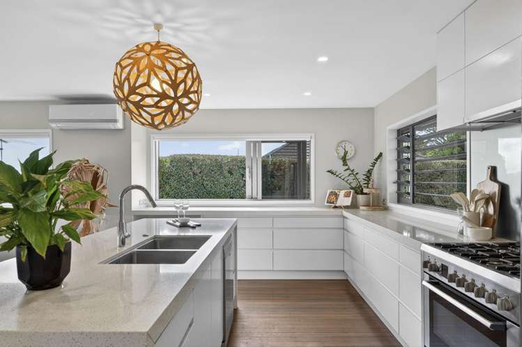 17 Mayfair Crescent Mairangi Bay_7