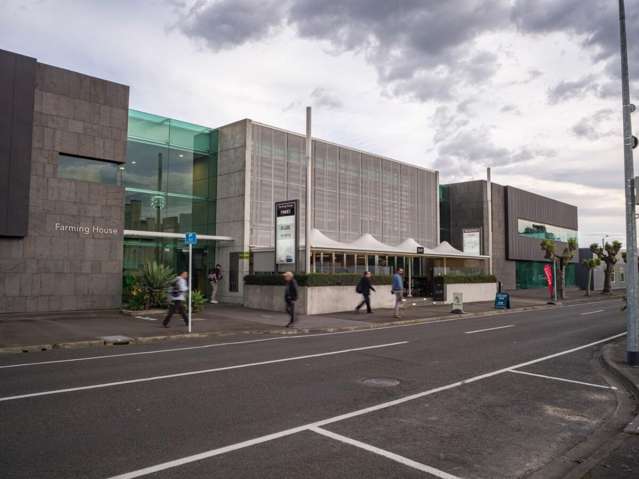 Farming House &ndash; Premium Office Space Available