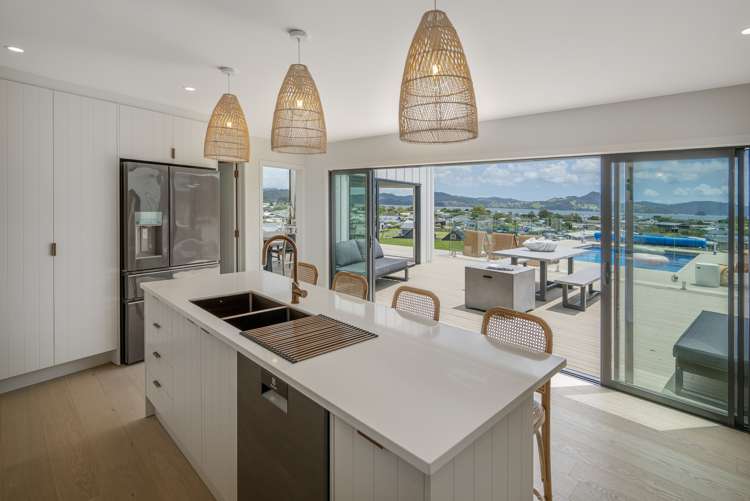 5 Joyce Harsant Place Cooks Beach_3