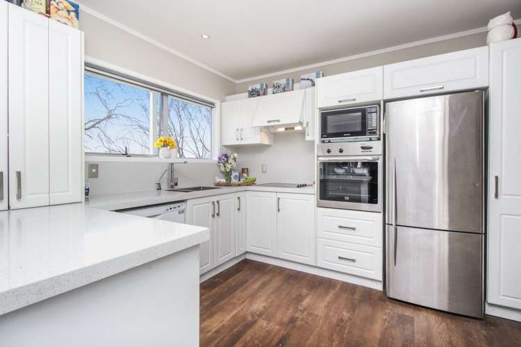 8 Seakens Way Glen Eden_2