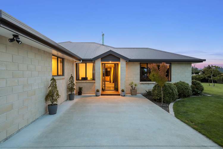 33 Birchwood Avenue Burleigh_37