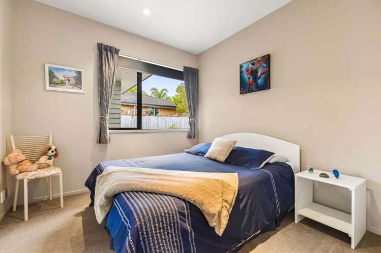 8 Brechin Place Wattle Downs_18