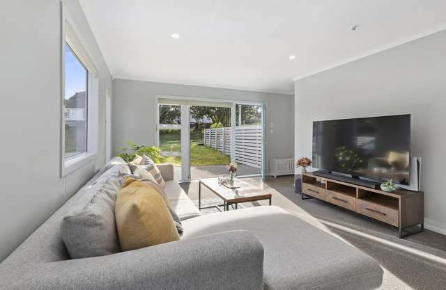 2/1 Murphy Place Titahi Bay_3