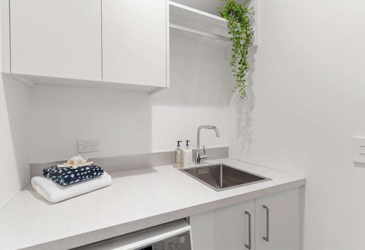 13/17 Link Crescent Stanmore Bay_7