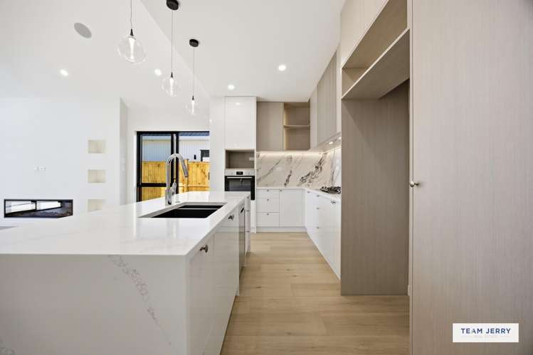 16 Tuwai Crescent Opaheke_9