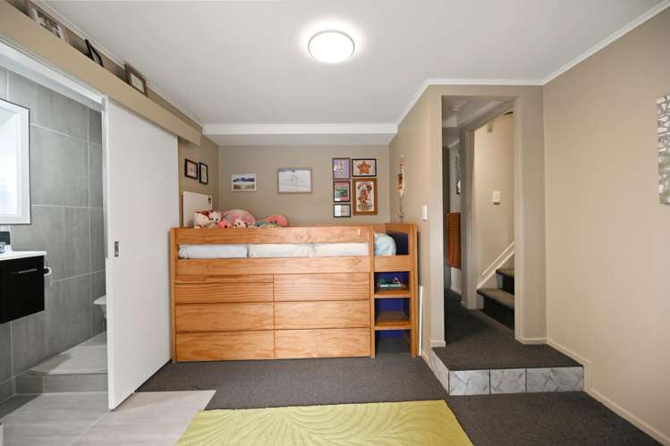 24 Garden Heights Avenue Glenview_14