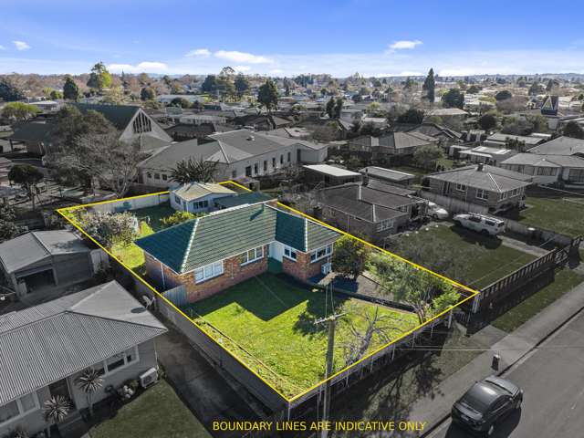 Classic Brick and Tile - 3 Beds + Large Backyard!