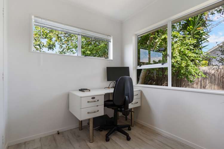 2/5 Cresta Avenue Beach Haven_6