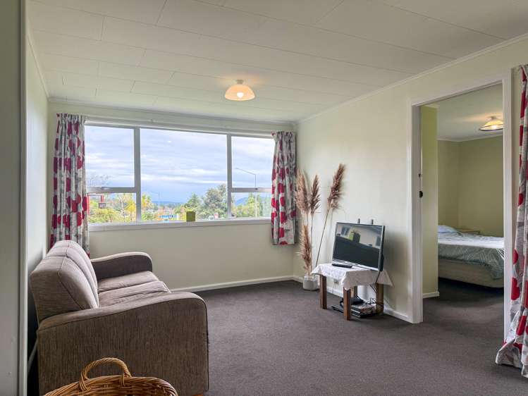 13 Main Road Fox Glacier_11