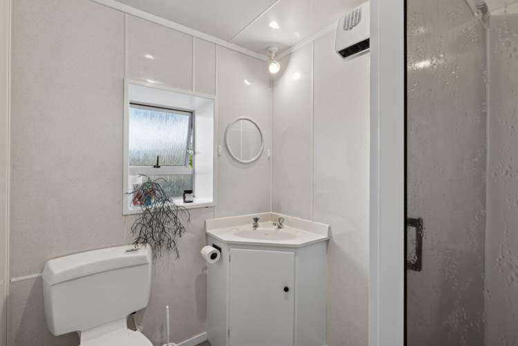 16 Sunny Bay Road Matua_18
