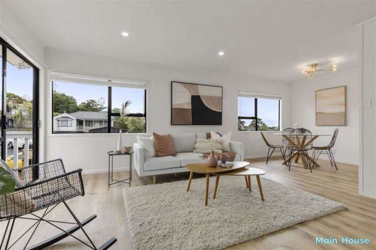 8 & 8A Kupari Place Totara Vale_16