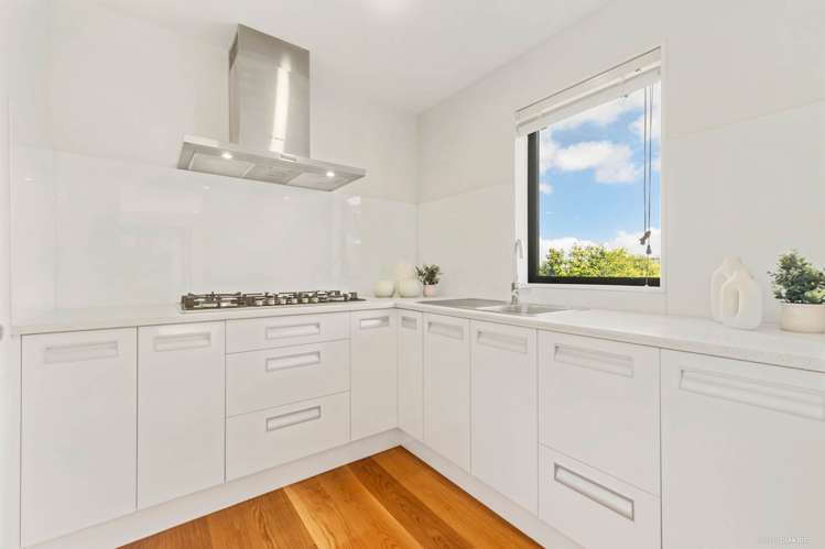 2/11A Parr Terrace Castor Bay_16