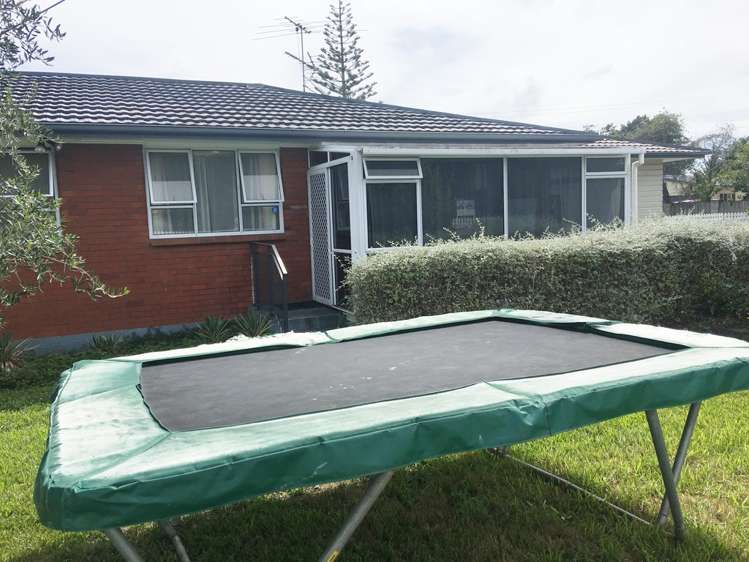 1/56 Royal View Road Te Atatu South_1