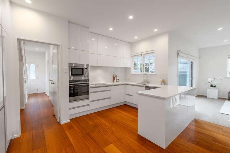 34 Beach Road Northcote Point_6