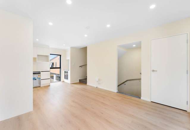 Modern 3-Bedroom Townhouse in Te Atatū South