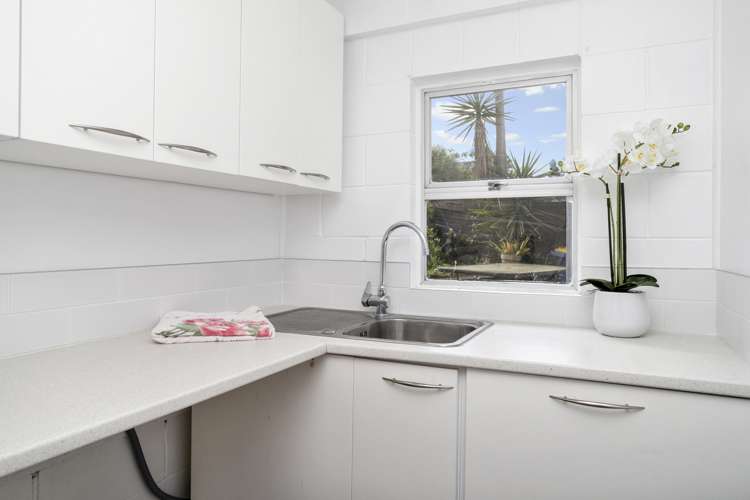 6 Bodi Place Te Atatu South_11