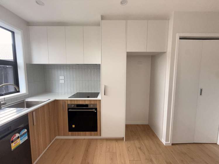 8/1 Scott Road 10695_3