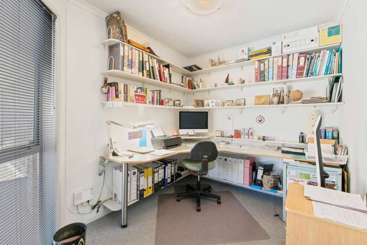 68 Rivervale Grove Stanmore Bay_13