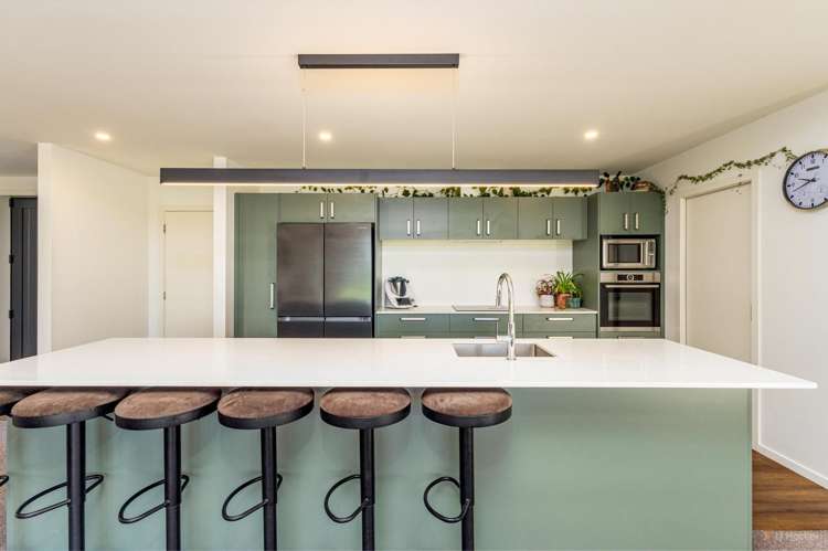 123 Oak Street, Orari_3