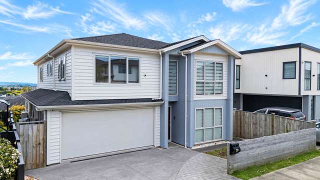 Modern Luxury, Multiple Living & Exceptional Space