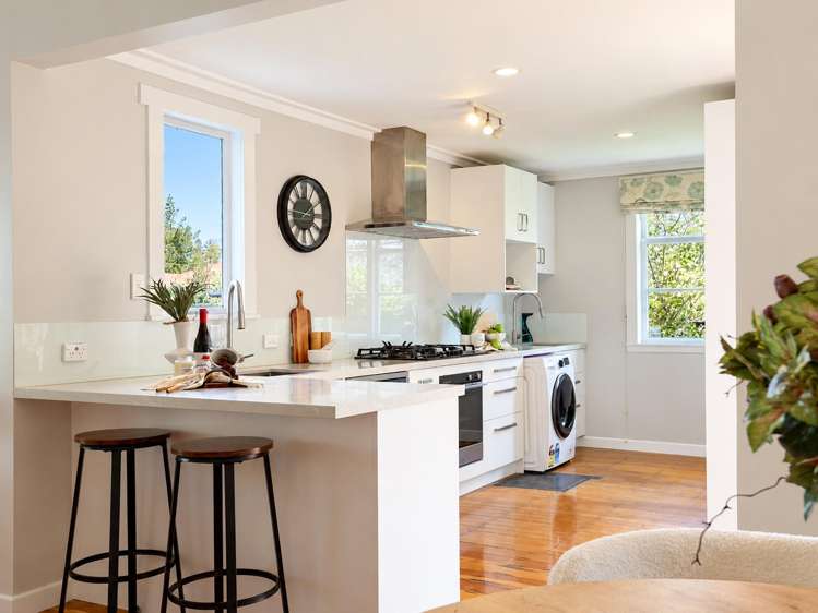 4 Bond Street Hamilton East_11