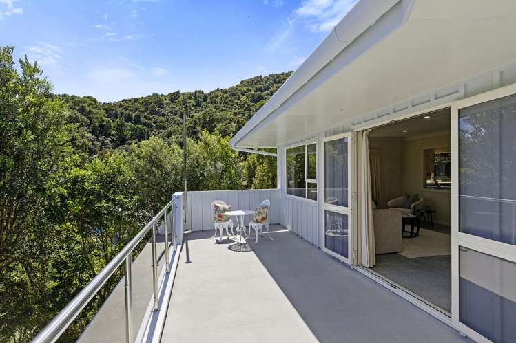 233A Whites Line East Waiwhetu_12