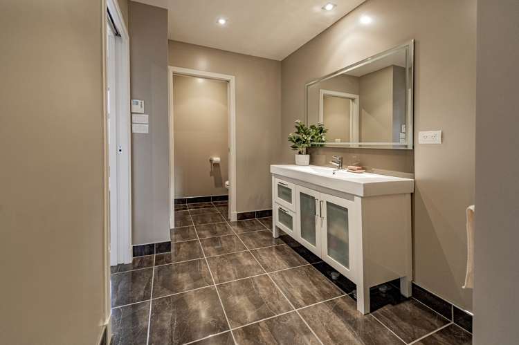 8 Country Lane Leeston_13