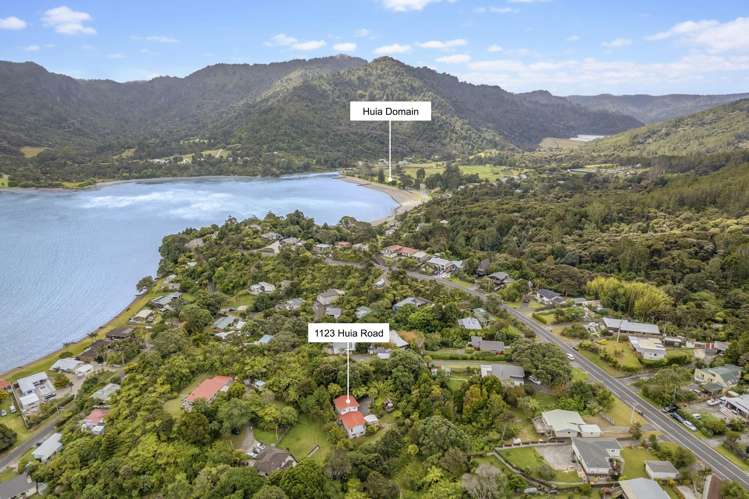 1123 Huia Road Huia_19