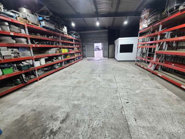 131M² INDUSTRIAL PREMISES