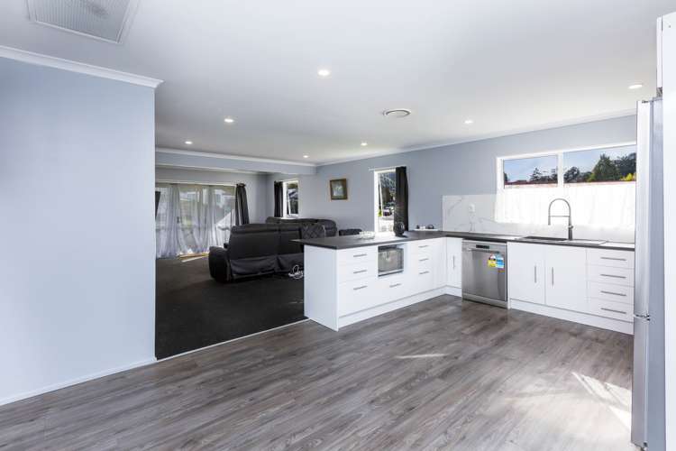 1 Wyoming Grove Totara Park_8