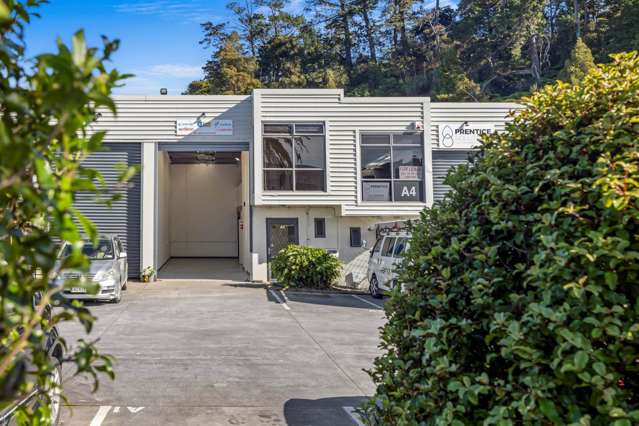 SUPERB TRADESMAN UNIT