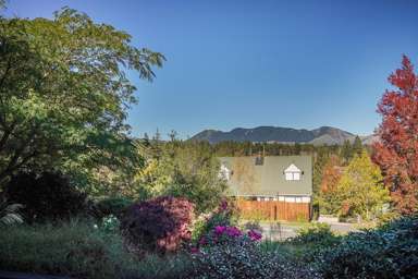 8 Chalet Crescent_4