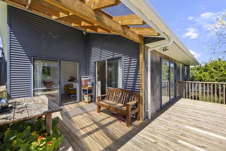 16 James Street Raglan_32